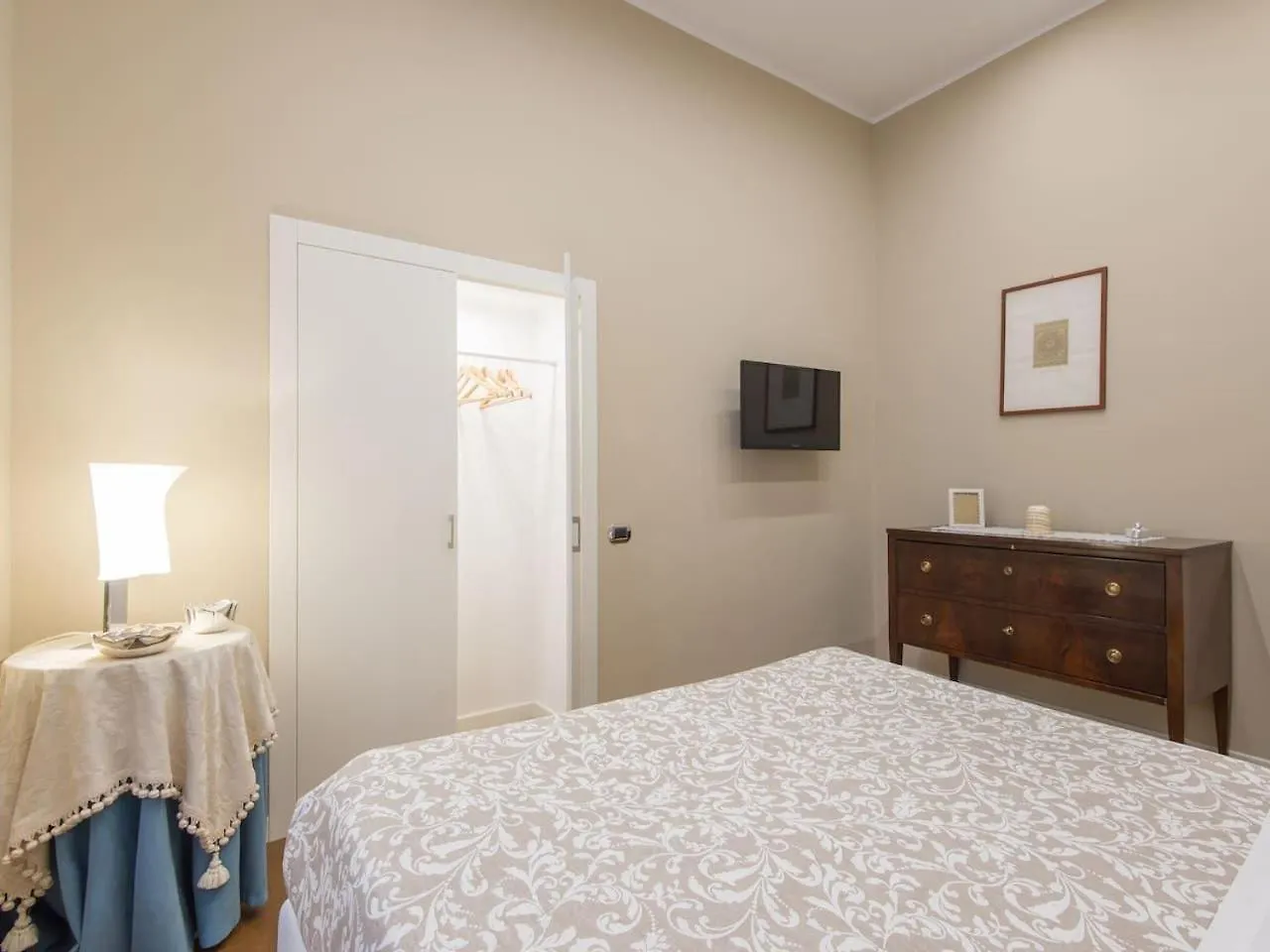 White House In Rome Apartment Italy